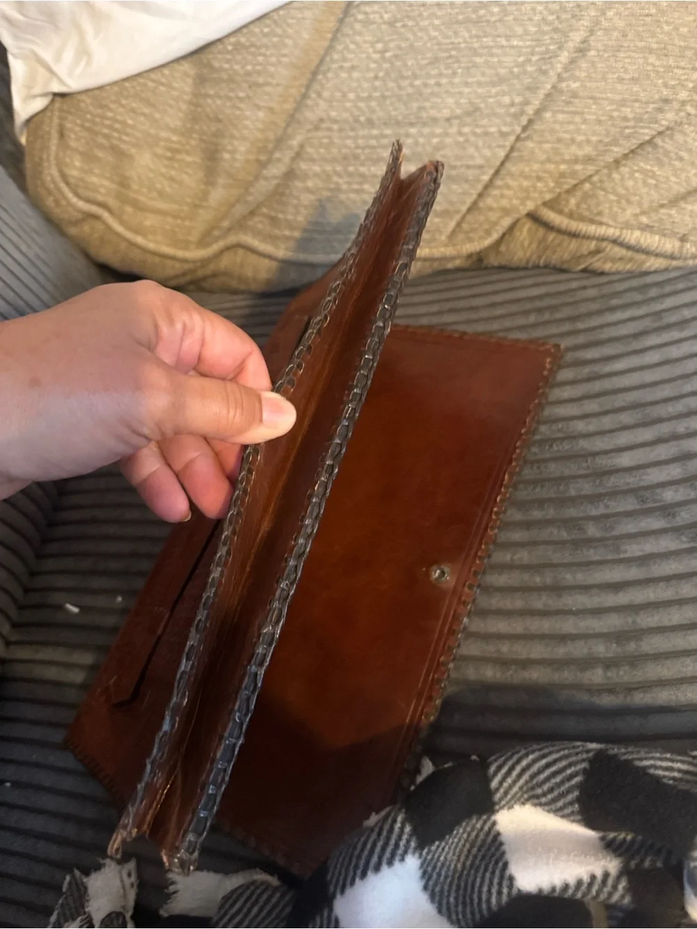 Hand-Tooled Floral Leather vintage clutch/purse in Brown Mexico